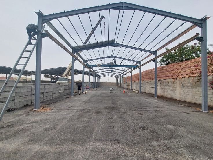 تركيب مستودعات وهناجر حديد للمشاريع والتخزين - صورة 2